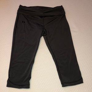 UNDER ARMOUR HEAT GEAR  cropped pants EUC